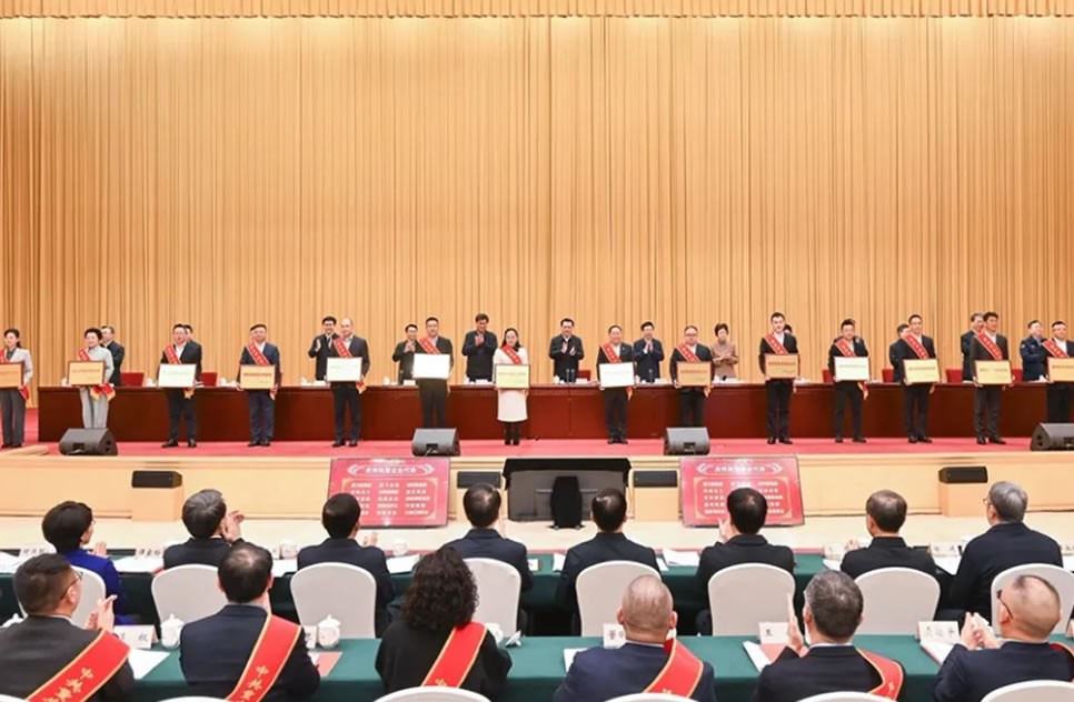 喜報 | 山外山榮獲“重慶市優秀民營企業”稱號！